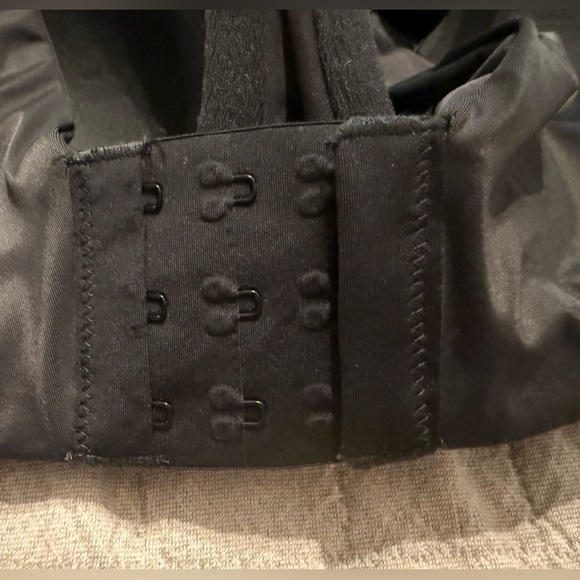 SKIMS Black full coverage bra 36D - Picture 5 of 8